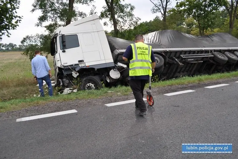 Śmiertelny wypadek na krajowej 36. 57-letnia kobieta nie żyje