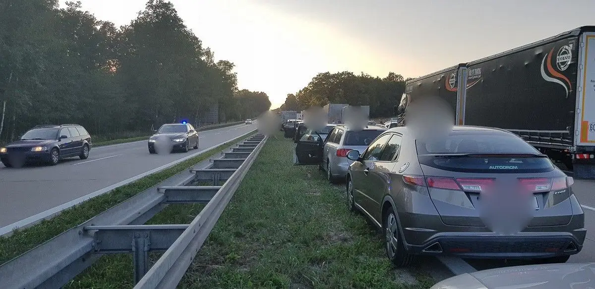 Karambol na A4. 7 osób rannych, autostrada zablokowana
