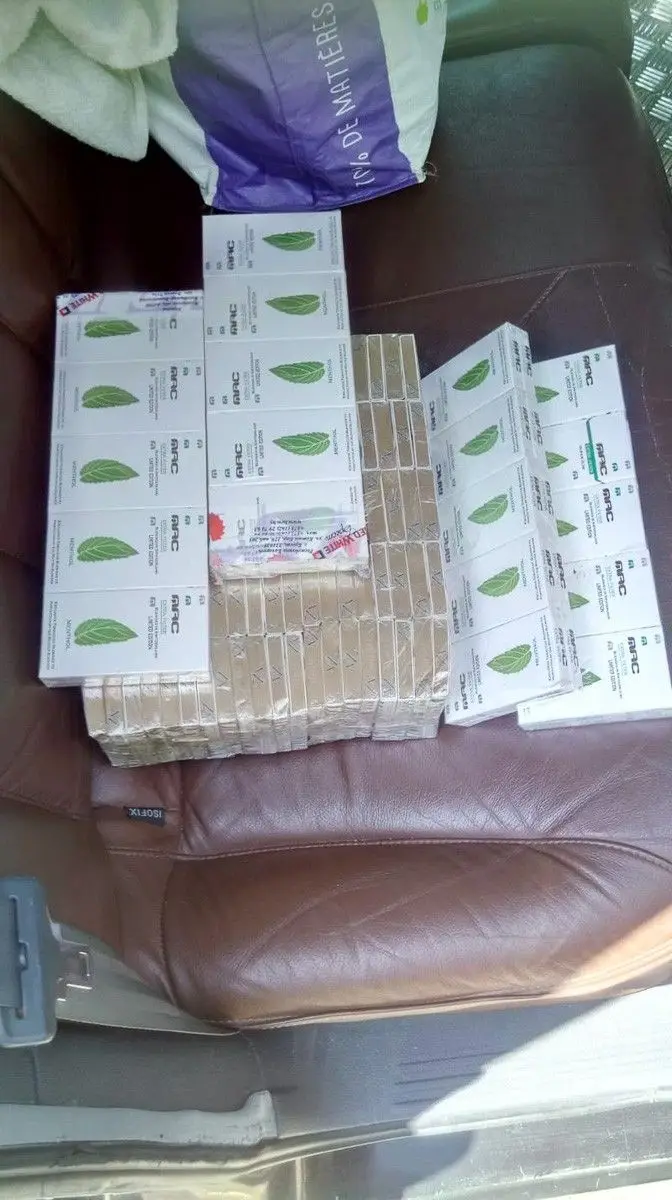 Przewoził 8100 papierosów i 20 kg nielegalnego tytoniu