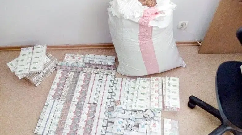 Przewoził 8100 papierosów i 20 kg nielegalnego tytoniu