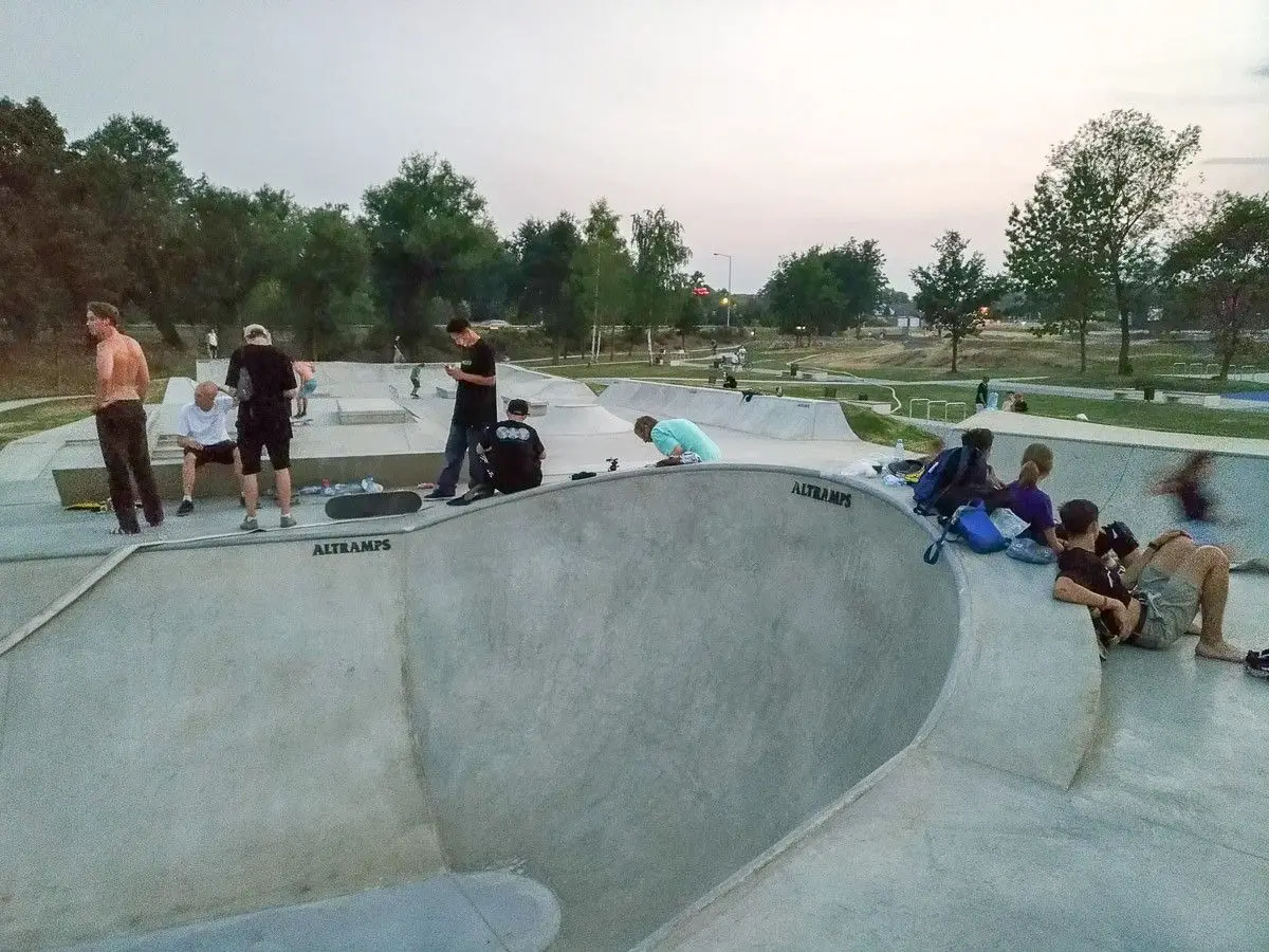 Skatepark koło wiaduktu w Bolesławcu