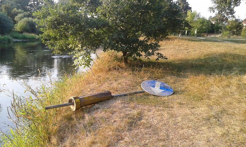 Bulwar nad Bobrem zdemolowany