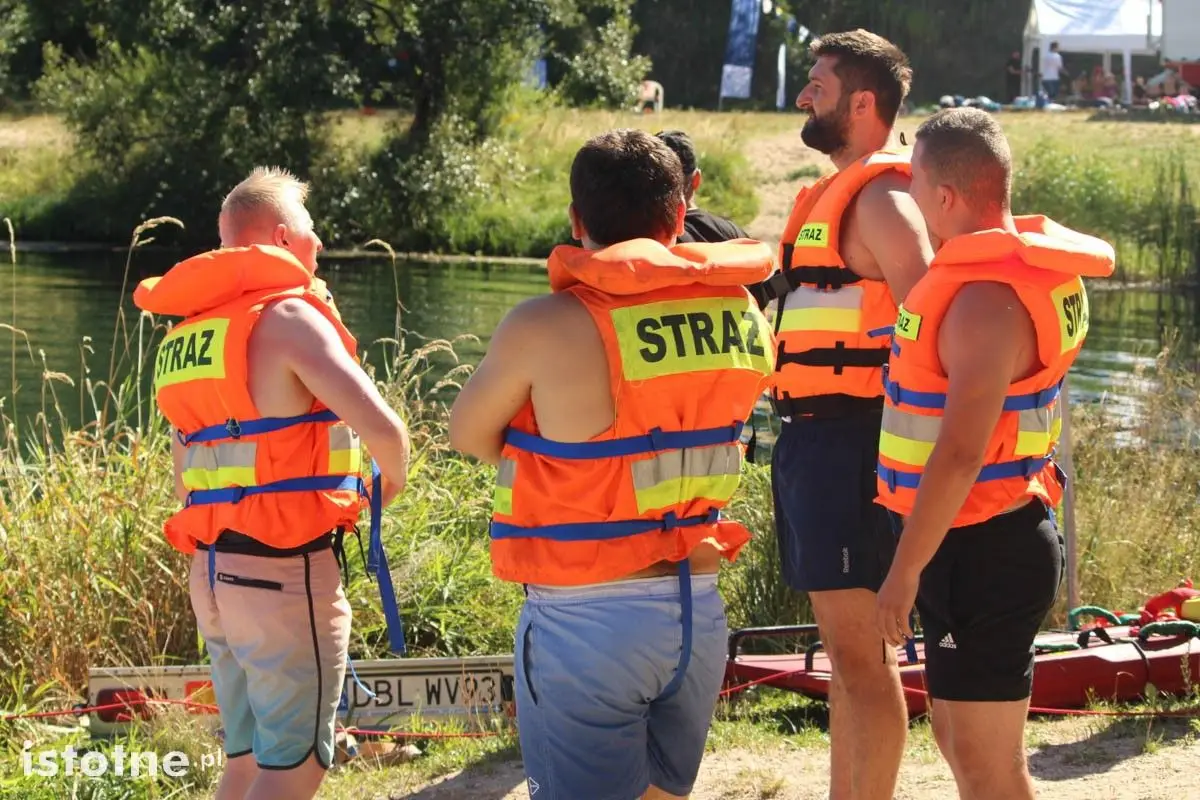Strażacy uczą jak bezpiecznie wypoczywać nad wodą
