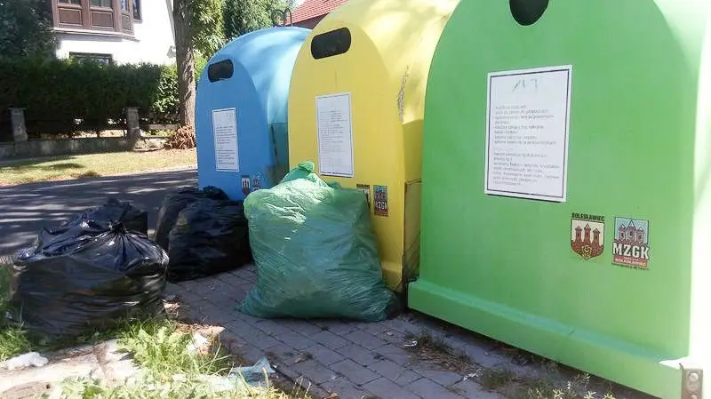 Niebezpiecznie rozmieszczone pojemniki na śmieci?