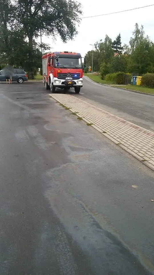 Kolejna plama oleju. Tym razem w Raciborowicach i Sędzimirowie