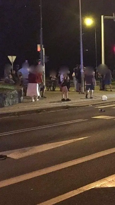 Zderzenie osobówki z motocyklem. Kierowca jednośladu ranny