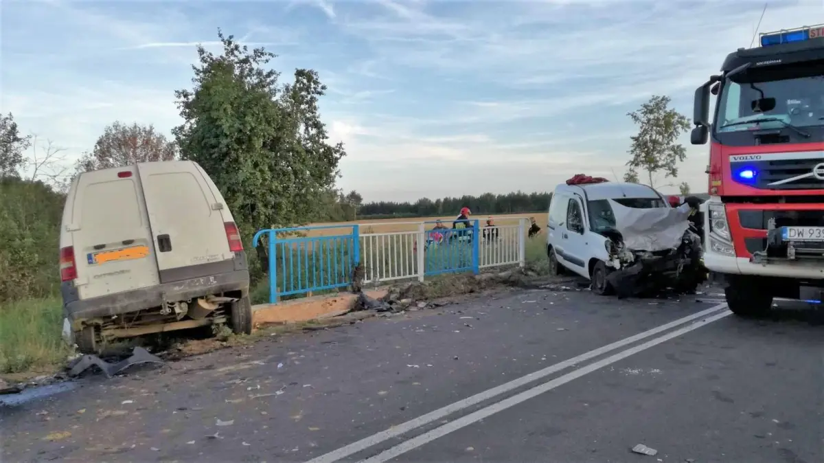 Wypadek koło Gromadki, 3 osoby ciężko ranne