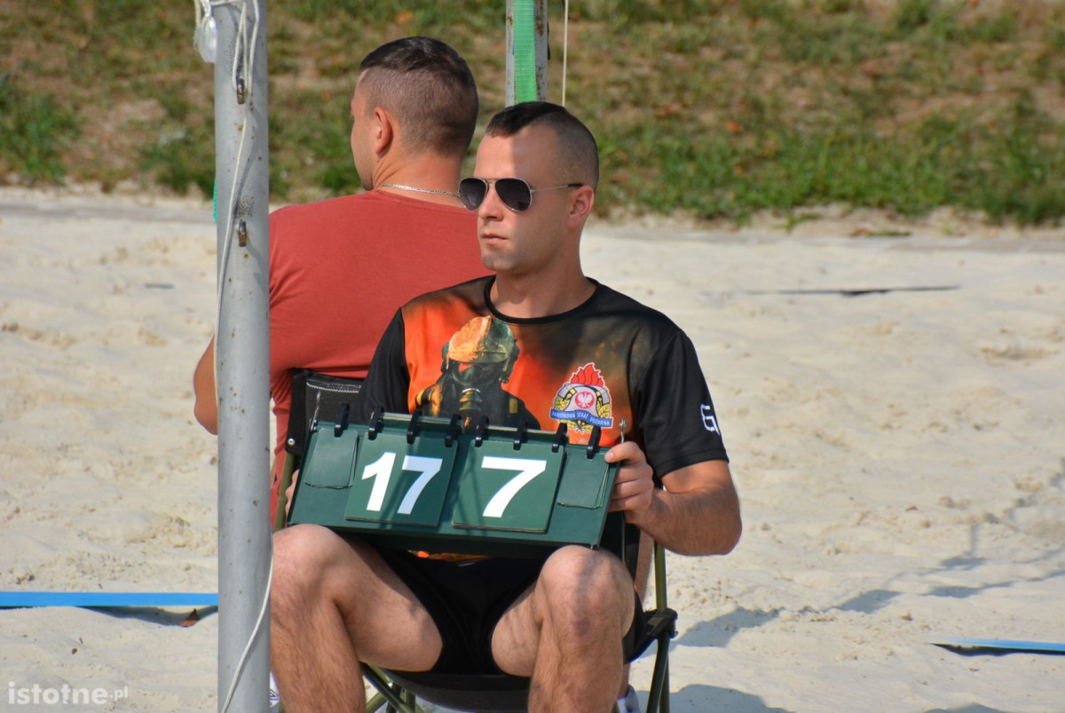 Strażacy, czyli znakomici siatkarze plażowi