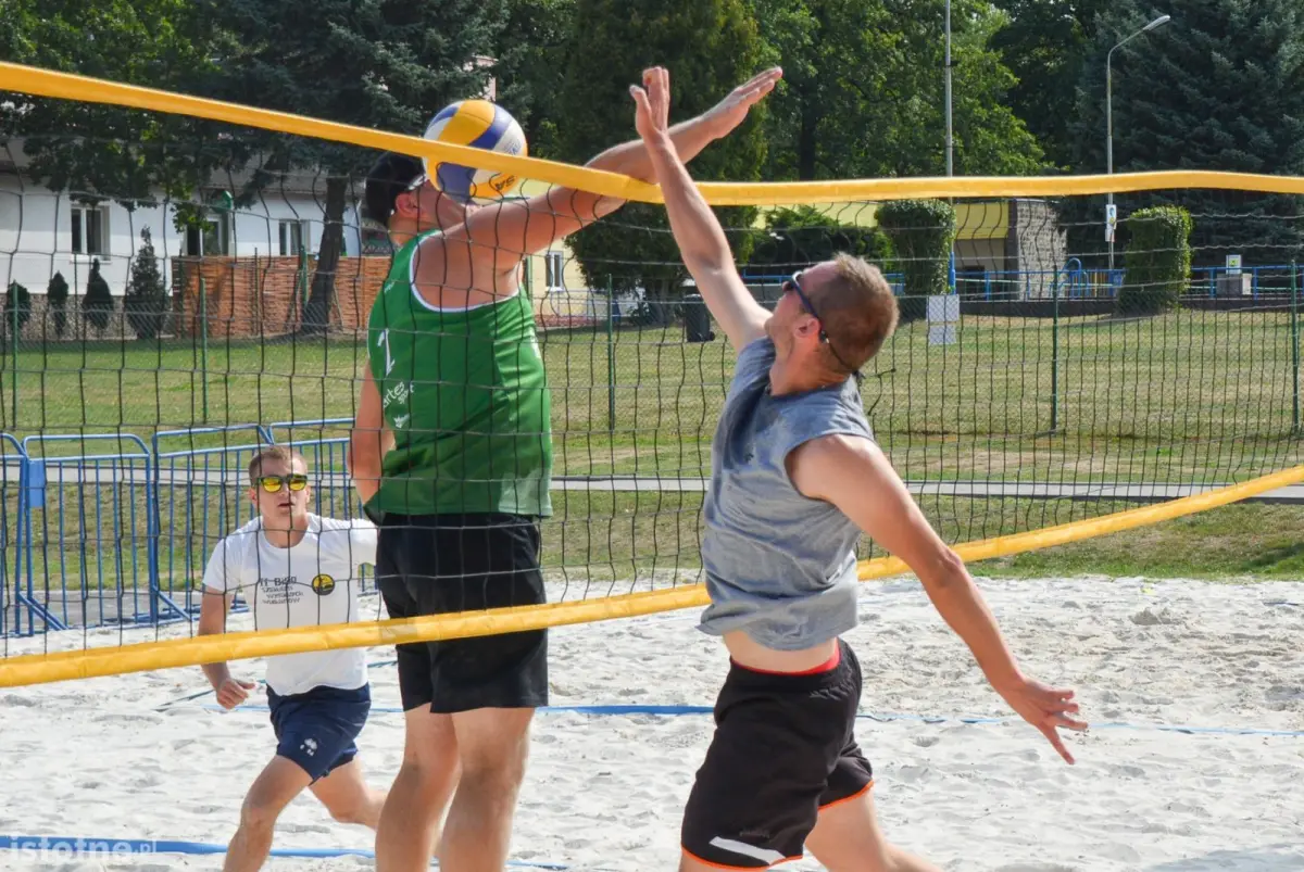 Strażacy, czyli znakomici siatkarze plażowi