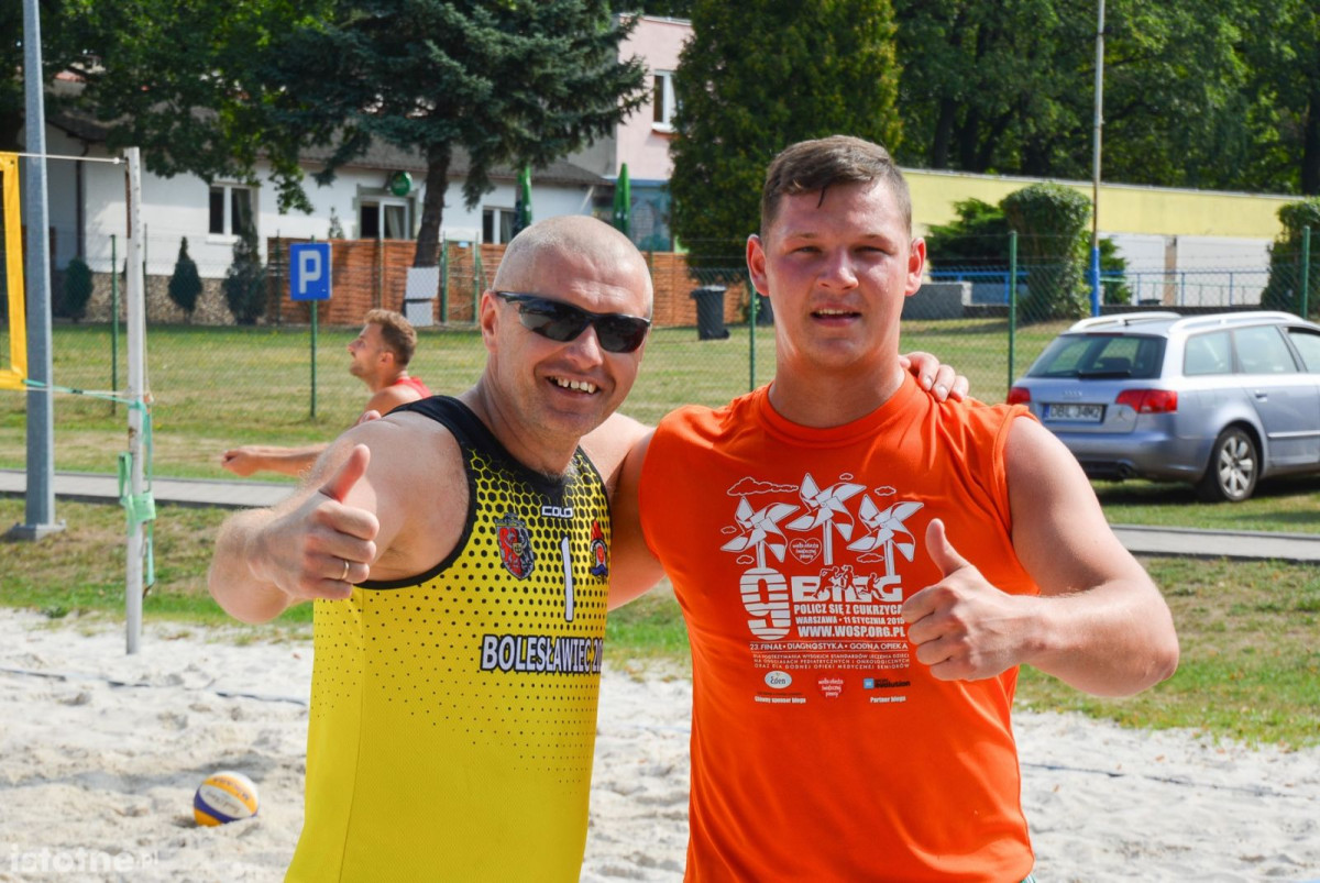 Strażacy, czyli znakomici siatkarze plażowi