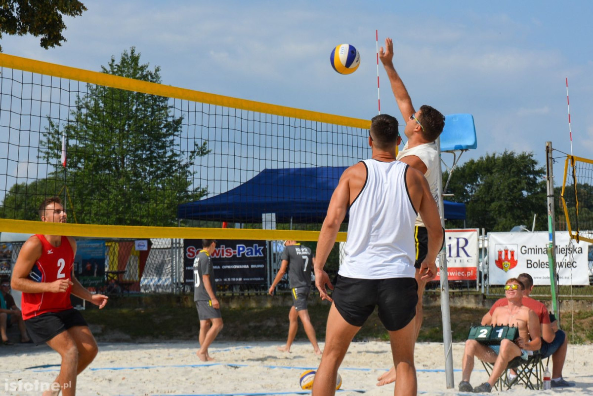 Strażacy, czyli znakomici siatkarze plażowi