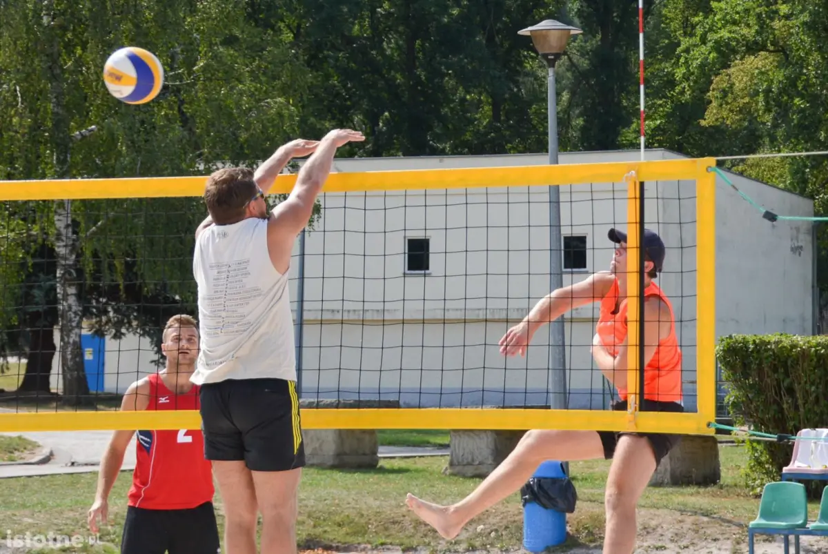 Strażacy, czyli znakomici siatkarze plażowi