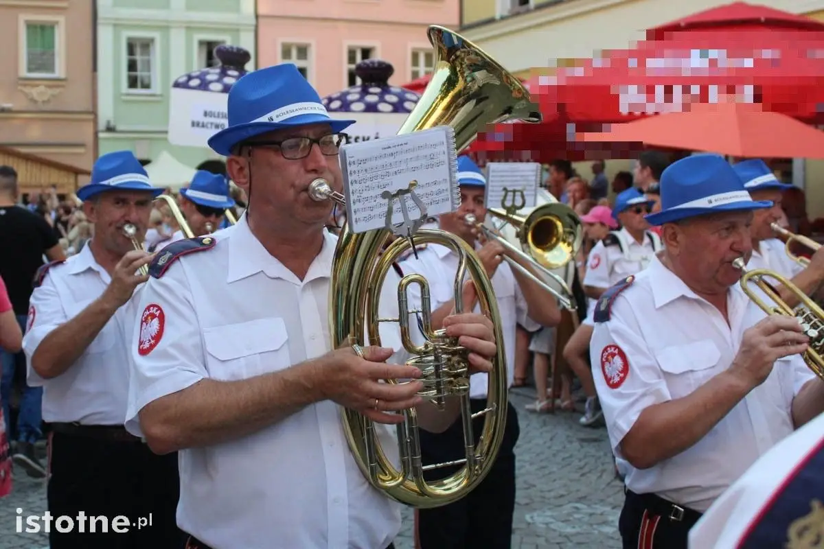 Barwna parada na Bolesławieckim Święcie Ceramiki
