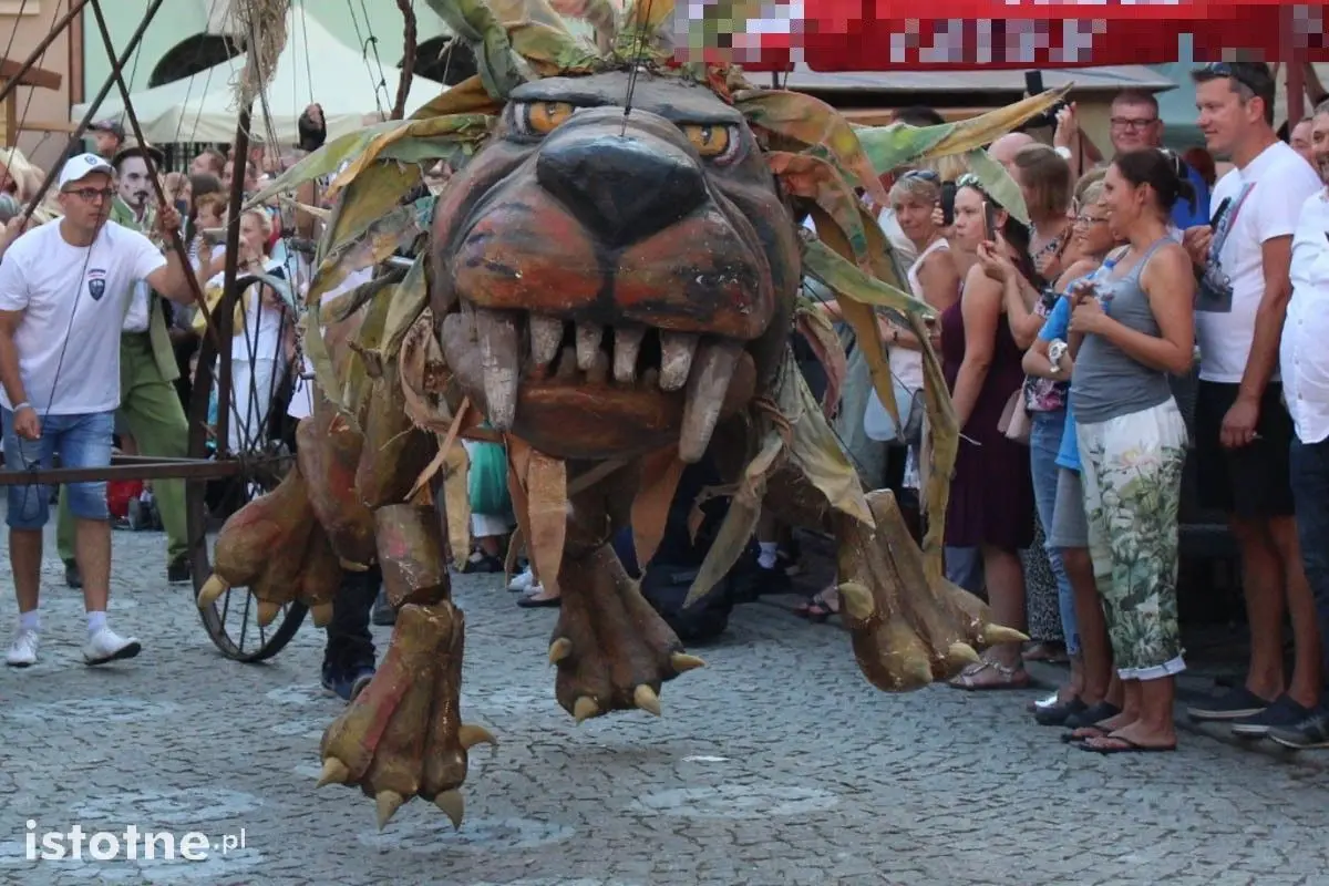 Barwna parada na Bolesławieckim Święcie Ceramiki