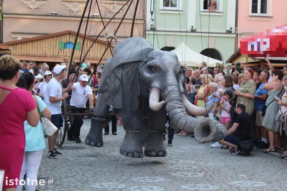 Barwna parada na Bolesławieckim Święcie Ceramiki