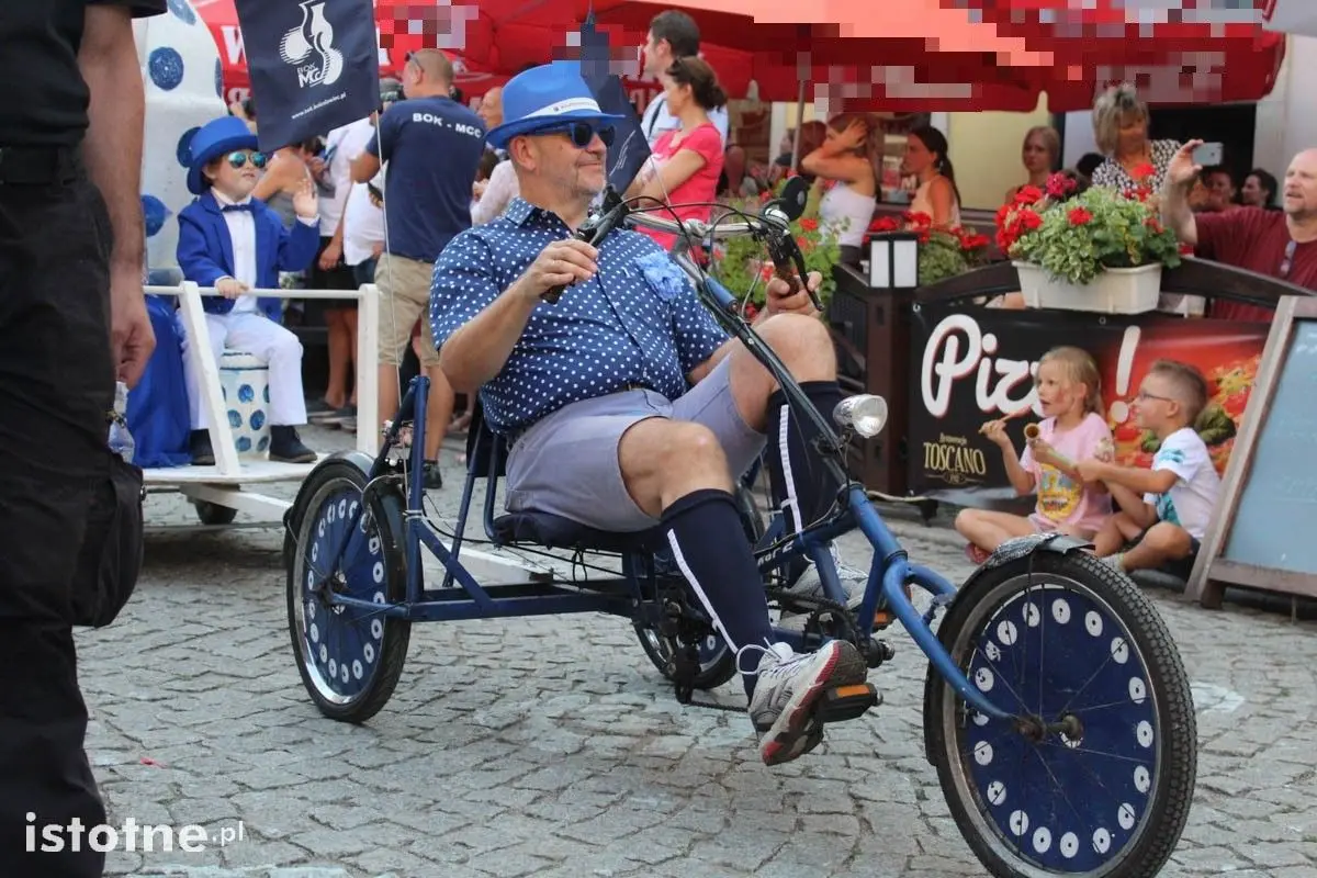 Barwna parada na Bolesławieckim Święcie Ceramiki