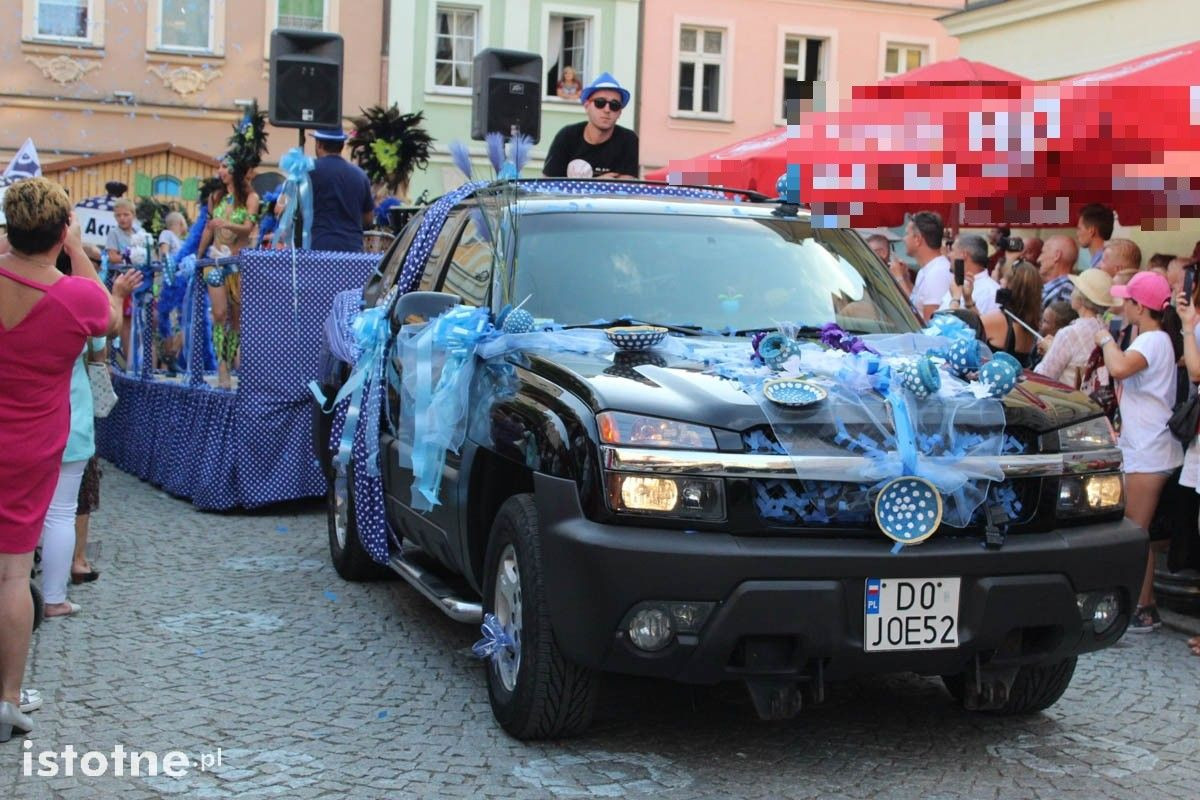 Barwna parada na Bolesławieckim Święcie Ceramiki