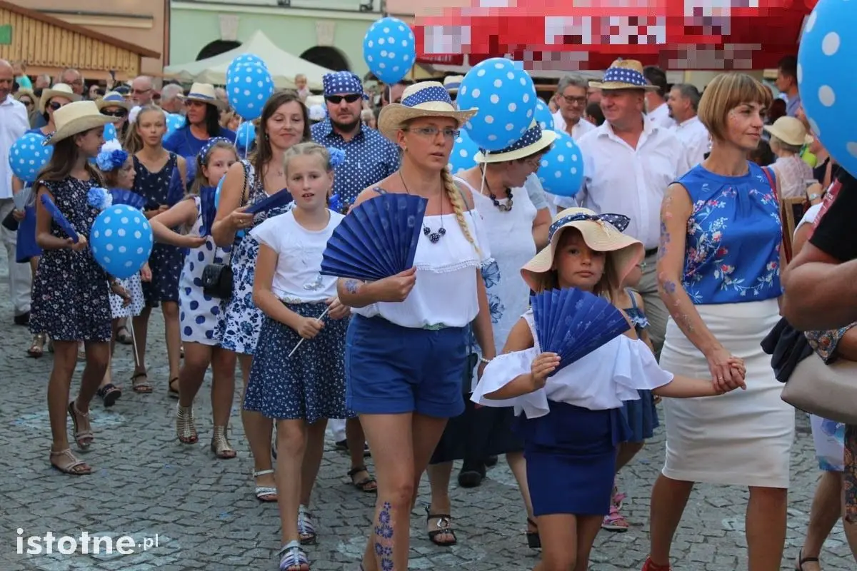 Barwna parada na Bolesławieckim Święcie Ceramiki
