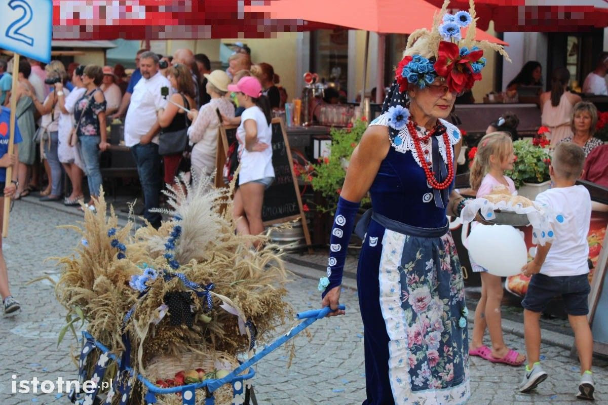 Barwna parada na Bolesławieckim Święcie Ceramiki