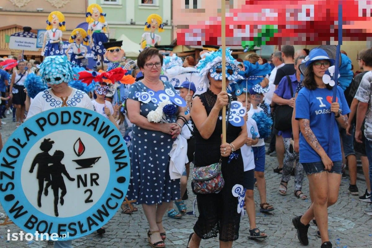 Barwna parada na Bolesławieckim Święcie Ceramiki