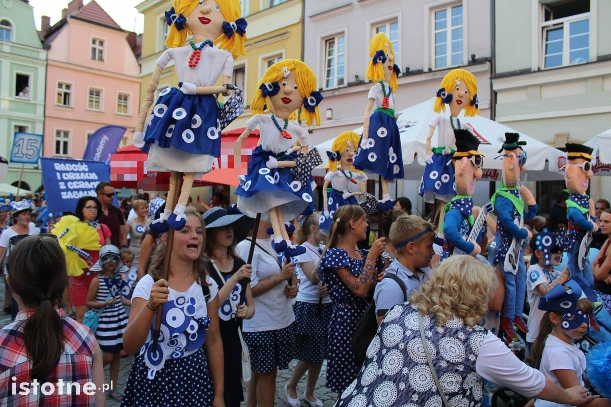 Barwna parada na Bolesławieckim Święcie Ceramiki