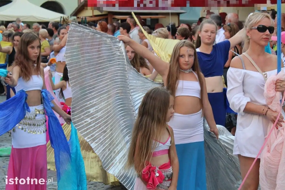 Barwna parada na Bolesławieckim Święcie Ceramiki
