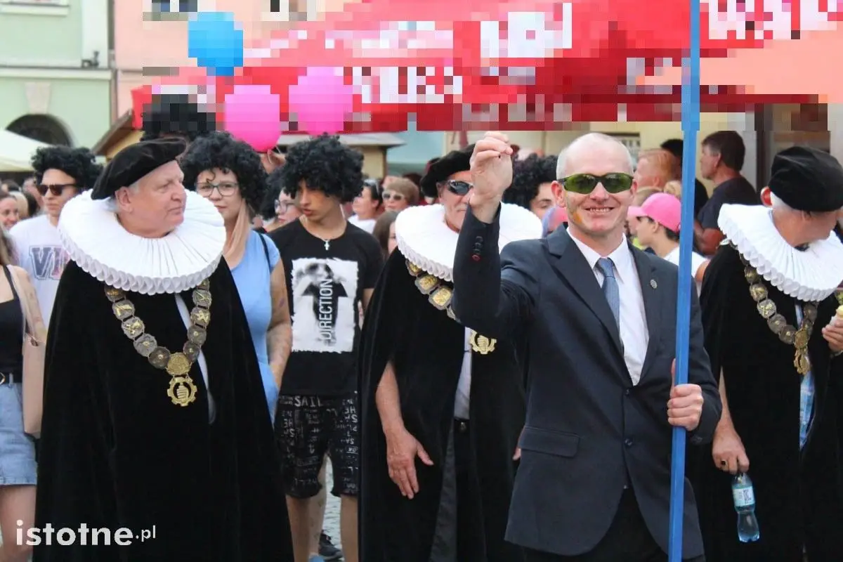 Barwna parada na Bolesławieckim Święcie Ceramiki