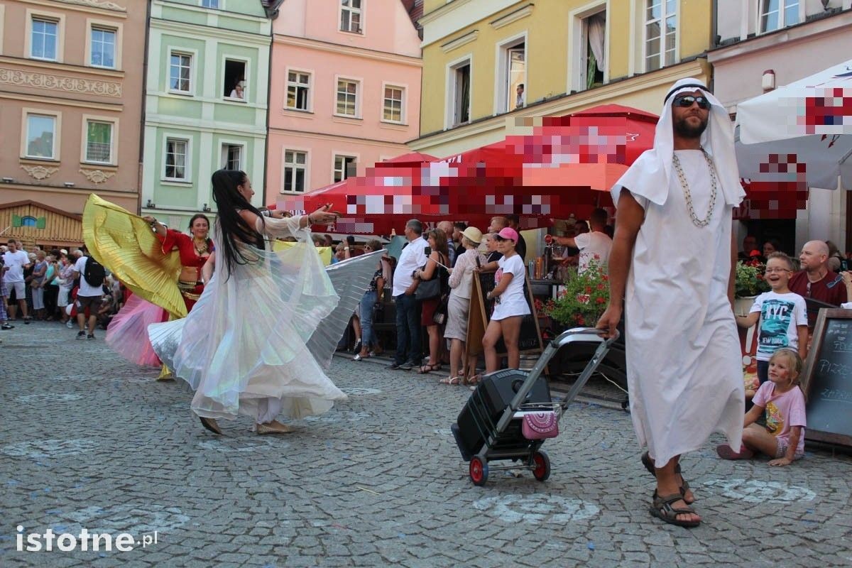 Barwna parada na Bolesławieckim Święcie Ceramiki