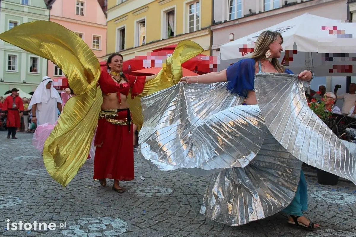 Barwna parada na Bolesławieckim Święcie Ceramiki