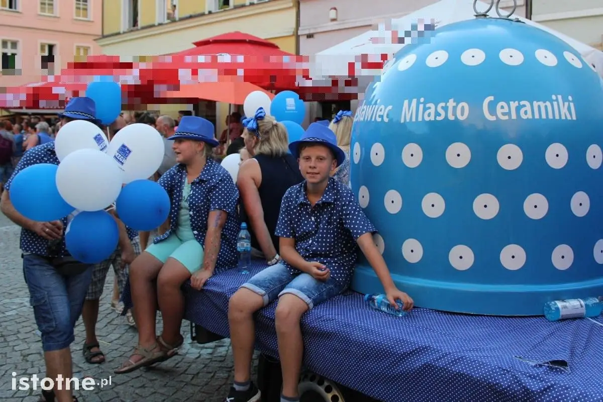 Barwna parada na Bolesławieckim Święcie Ceramiki