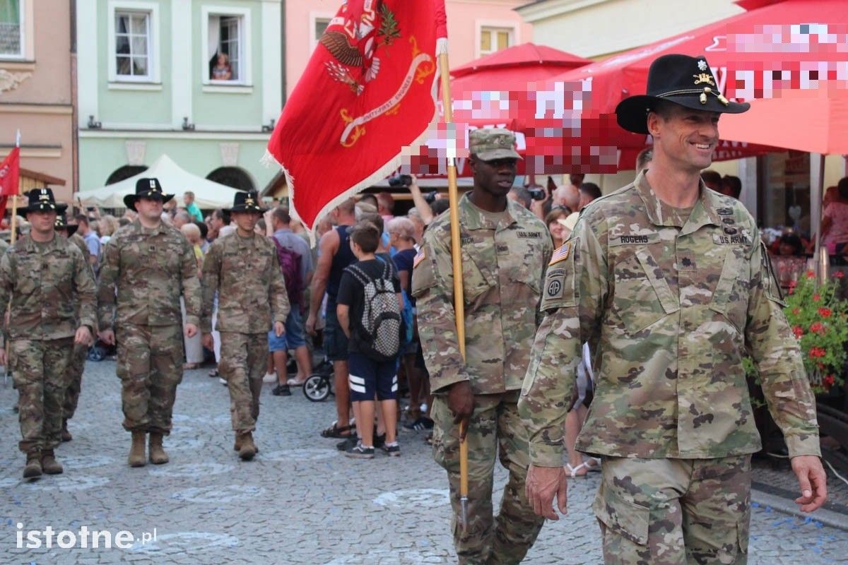 Barwna parada na Bolesławieckim Święcie Ceramiki