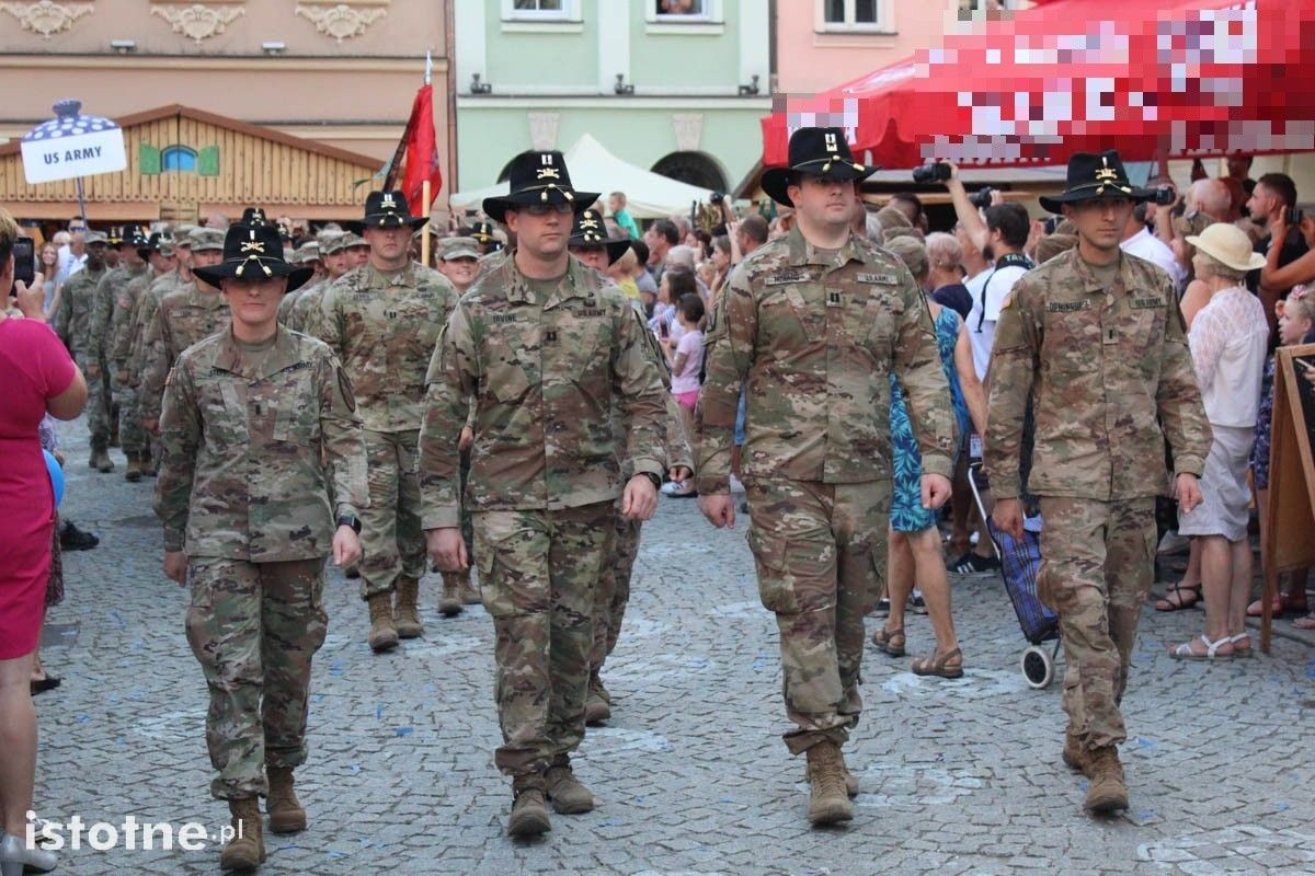 Barwna parada na Bolesławieckim Święcie Ceramiki