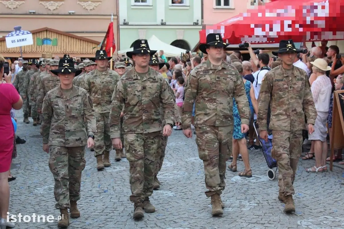 Barwna parada na Bolesławieckim Święcie Ceramiki