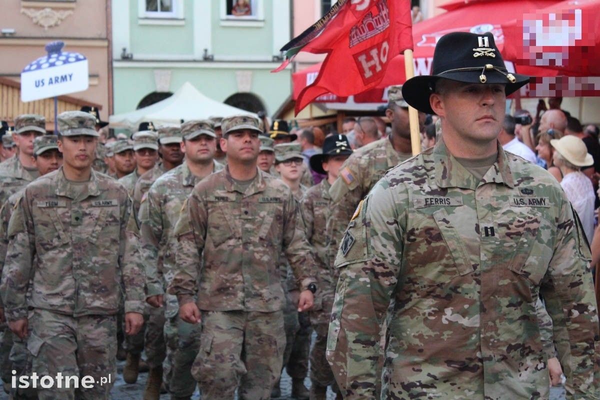 Barwna parada na Bolesławieckim Święcie Ceramiki