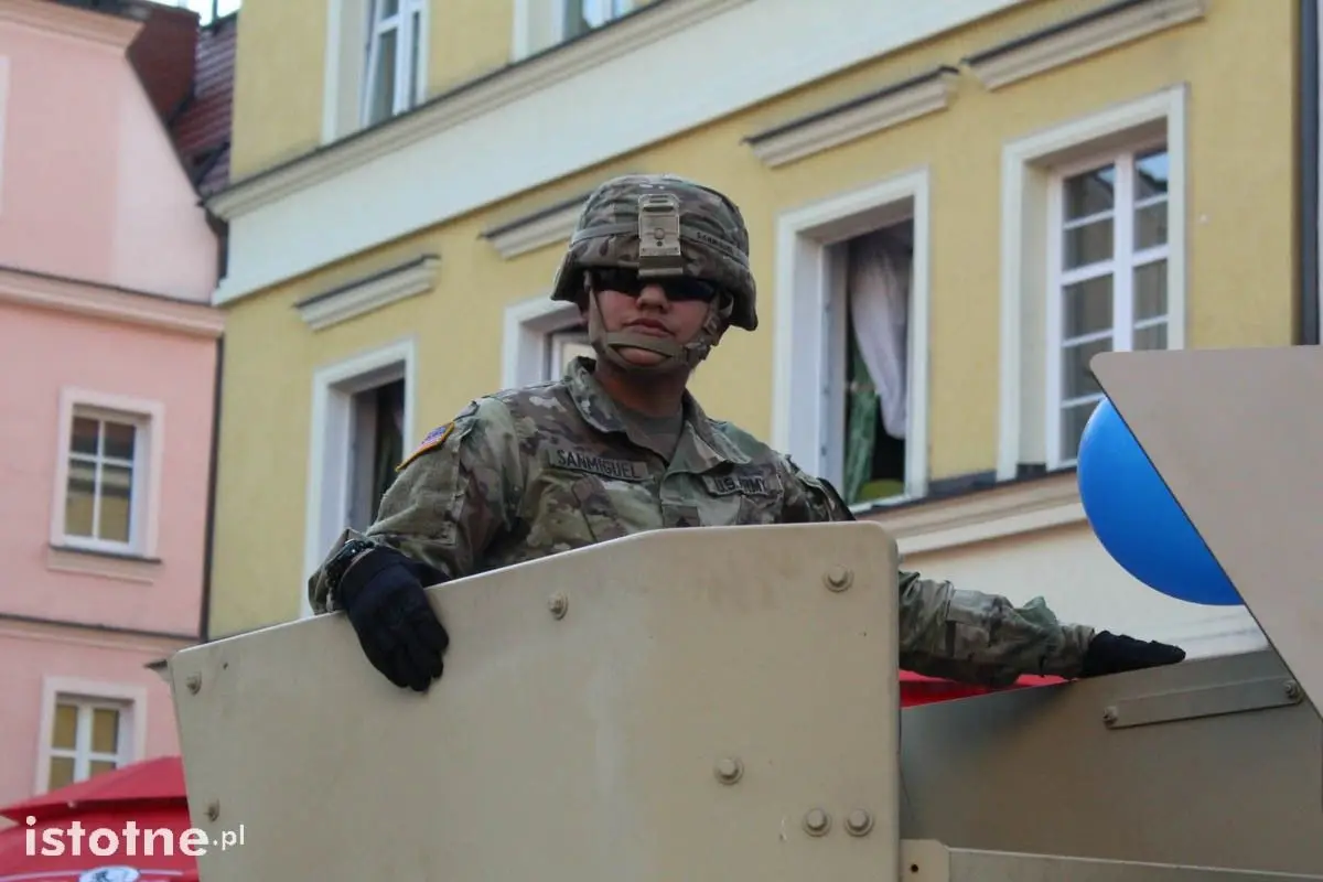 Barwna parada na Bolesławieckim Święcie Ceramiki