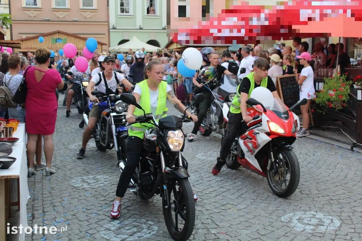 Barwna parada na Bolesławieckim Święcie Ceramiki