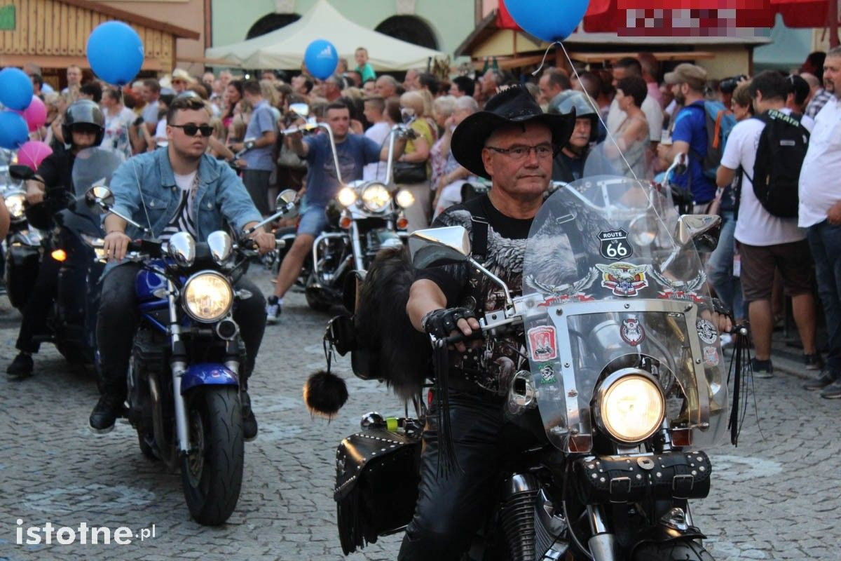 Barwna parada na Bolesławieckim Święcie Ceramiki