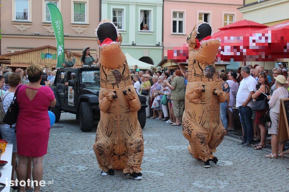 Barwna parada na Bolesławieckim Święcie Ceramiki