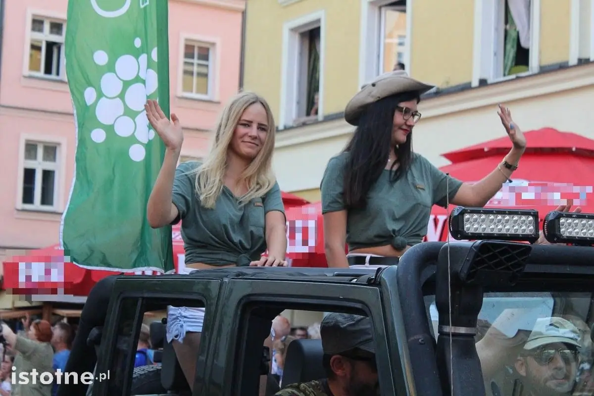 Barwna parada na Bolesławieckim Święcie Ceramiki