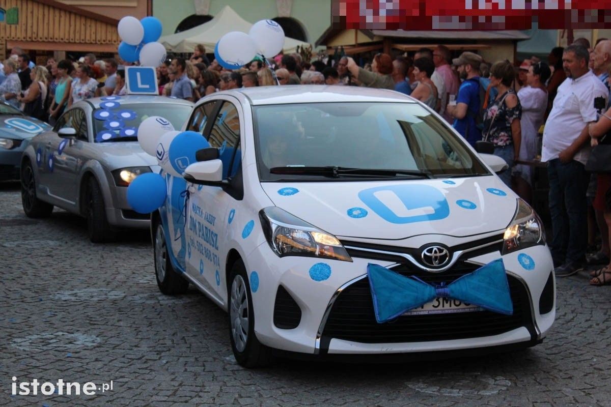 Barwna parada na Bolesławieckim Święcie Ceramiki