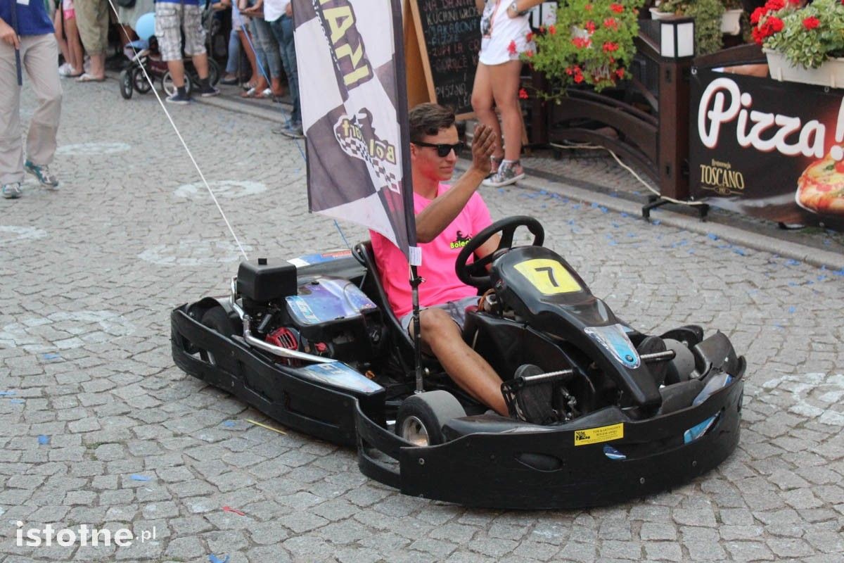 Barwna parada na Bolesławieckim Święcie Ceramiki