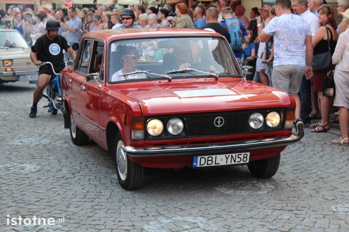 Barwna parada na Bolesławieckim Święcie Ceramiki