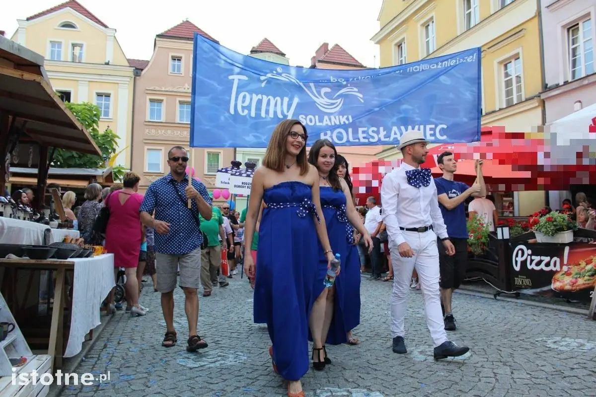 Barwna parada na Bolesławieckim Święcie Ceramiki
