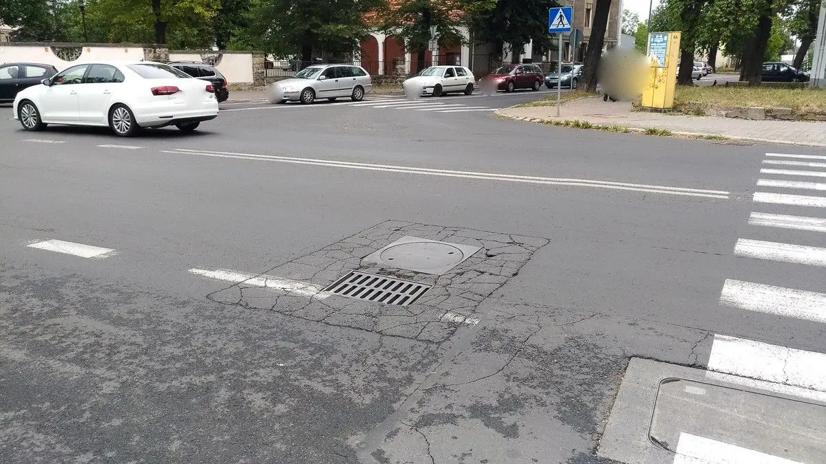 Zapadająca się studzienka na Chrobrego. Dojdzie tu do tragedii?