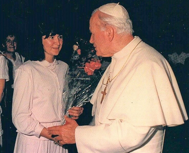 Zaprojektowała ceramikę dla Jana Pawła II. Gdy ten zmarł, wstąpiła do... zakonu