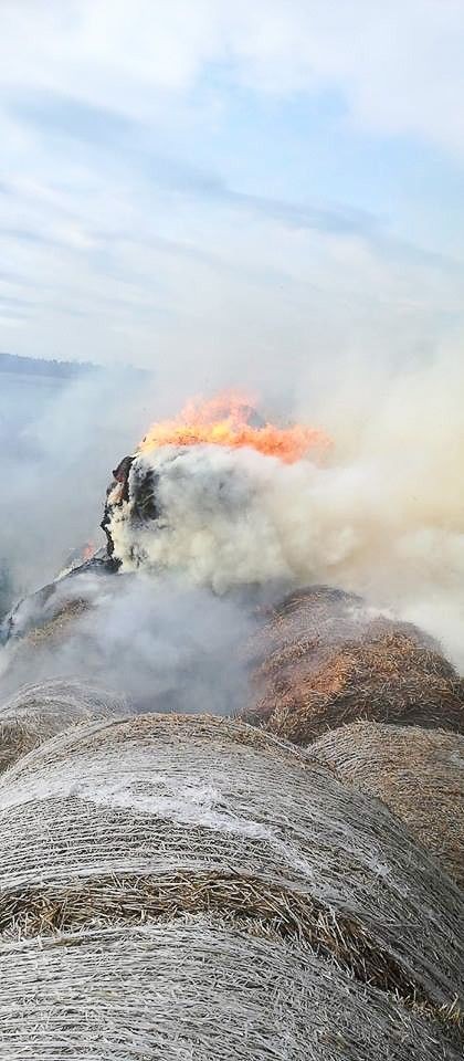 Duży pożar stogu słomy w Szczytnicy
