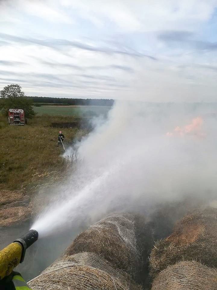 Duży pożar stogu słomy w Szczytnicy