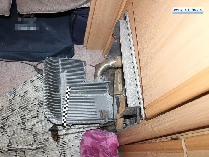 Recydywista włamał się do przyczepy kempingowej. Tak się zmęczył, że... zasnął