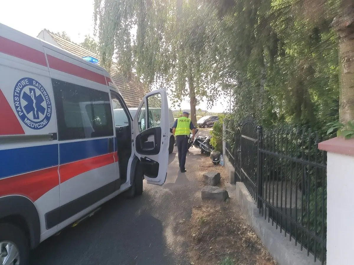 Wypadek motocyklisty i busa w Kruszynie