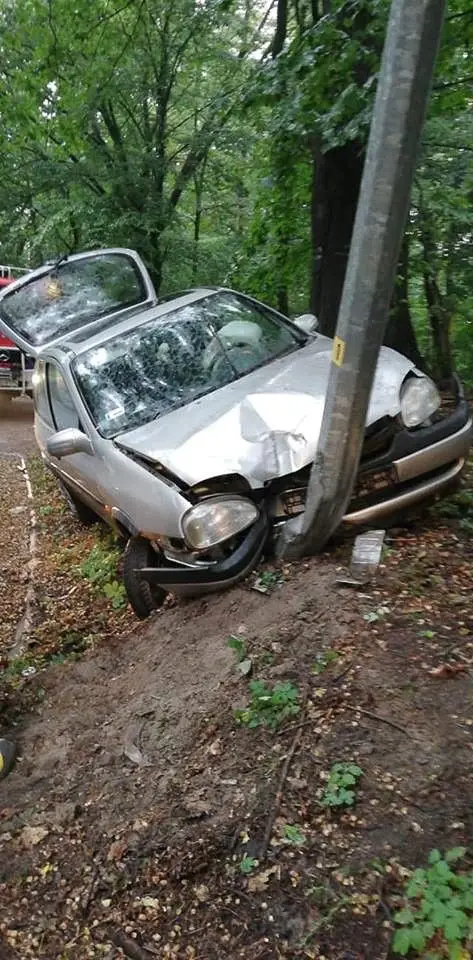 Wypadek między Osiecznicą a Kliczkowem, jedna osoba w szpitalu